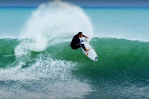 Um pequeno twist em J-Bay, com Jordy Smith, Steph Gilmore, Colapinto, Italo Ferreira, Medina, entre outros