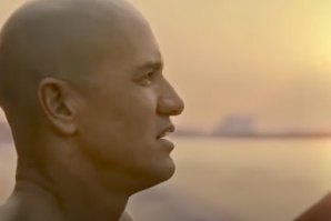 Kelly Slater estreou-se na piscina de ondas Abu Dhabi e diz ser perfeita