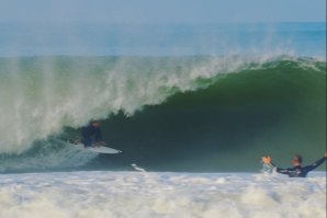 Throwback - O free surf de Ethan Ewing em Supertubos, na véspera do MEO Portugal Pro 2022