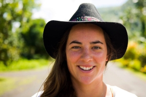 TYLER WRIGHT RENOVA COM A RIP CURL