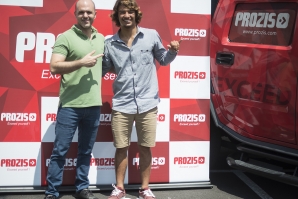 Rui Cunha com um dos surfistas patrocinados pela Prozis, Miguel Blanco