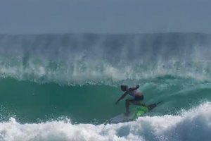 Os 9 tubos de Mick Fanning em 3 ondas