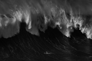 Kalani na Nazaré - Click por João Brakourt