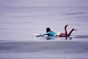ISHITA MALAVIVA: A PRIMEIRA SURFISTA INDIANA