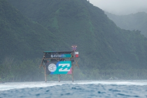 A torre dos juízes do campeonato em Teahupoo.