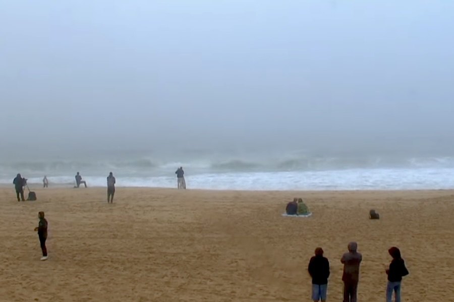 AO VIVO: Estrelas do surf mundial treinam em Supertubos na véspera do MEO Rip Curl Pro Portugal