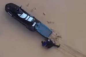 PEDRO SCOOBY ESCAPA DA MORTE NA NAZARÉ COM A AJUDA DE SEBASTIEN STEUDNER