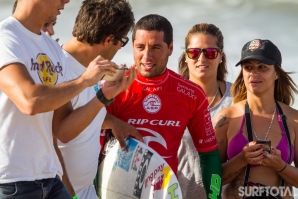 ADRIANO DE SOUZA É EMBAIXADOR DO SURFTERRA