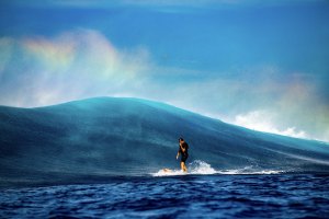 Julian Wilson aliviado após ter saido de uma onda com 12 pés plus em Fiji