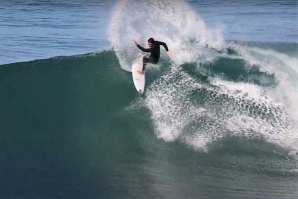 Guilherme Ribeiro, Joaquim Chaves, Mafalda Lopes e outros divertem-se em surfada na Ericeira