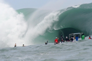 BILLABONG PRO TAHITI COM (MAIS UM) SWELL ÉPICO A CHEGAR