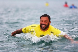 Sunny Garcia faz na Triple Crown a despedida do surf profissional.