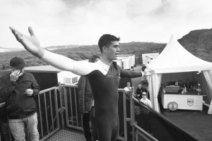 Ezekiel Lau não gostou da decisão e fez o seu "pé de vento".