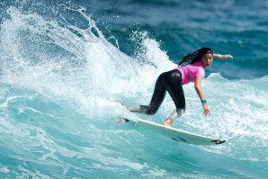 Teresa Bonvalot em ação no primeiro heat.