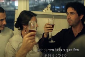 Na imagem podemos ver Pedro Pisco da Nazaré Qualifica a agradecer a Garret Mcnamara e todos aqueles que estiveram envolvidos no inicio da saga do projecto Onda Gigante da Nazaré