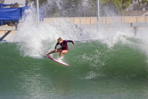 Carissa Moore a desbravar o Surf Ranch.