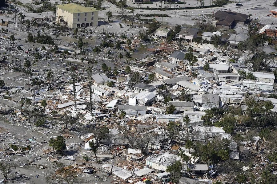 Casas destruídas pelo furacão Ian em Fort Myers, na Flórida