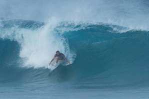 Arranque periclitante no Billabong Pipe Masters