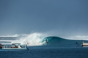 "O swell da década na Indonésia"