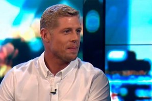 MICK FANNING NO ALINHAMENTO DO FIJI PRO