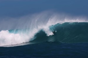 Nathan Florence apanha ondulação grande e perfeita nas Ilhas Mentawai