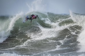 O SURF DE J.J. FLORENCE, MEDINA E SLATER NAS ONDAS PESADAS DE BELL&#039;S BEACH