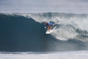 Frederico Morais volta a competir no Pipe Masters onde ficou em 25.º lugar em 2016.