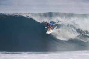 Frederico Morais volta a competir no Pipe Masters onde ficou em 25.º lugar em 2016.