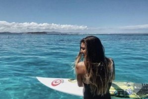 BRISA HENESSY VIVE, PROVAVELMENTE, O ISOLAMENTO SOCIAL MAIS INVEJADO POR QUALQUER SURFISTA