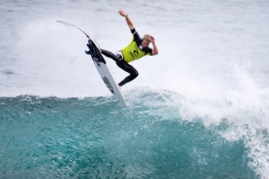 JOHN JOHN BRILHA EM BELLS BEACH
