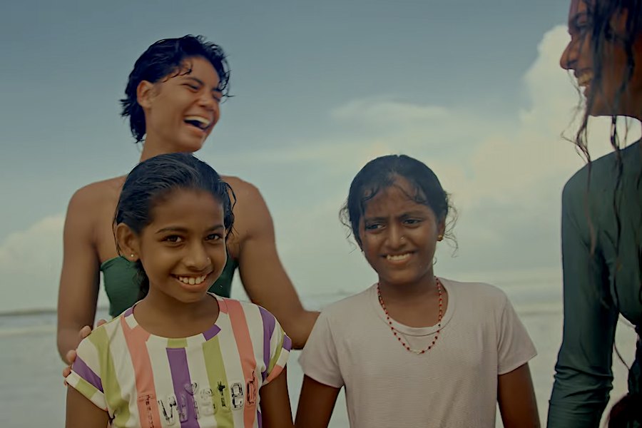 MALLA MODA: Vaimiti e Ishita Malaviya numa viagem de surf pela Índia