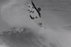 KOLHOE ANDINO MOSTRA O SEU SURF NA EUROPA FORA DA COMPETIÇÃO