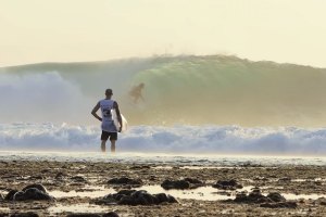 As incríveis ondas longas e tubulares da Ilha de Lombok