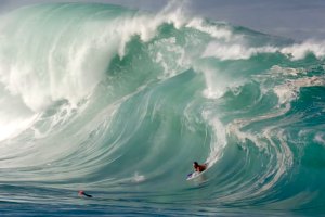 Waimea Bay shore break em modo brutal