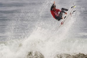 Para já, Matt Wilkinson voa em Portugal apenas com a Rip Curl no &quot;nose&quot; da sua prancha.