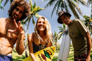 Steph Gilmore, Tom Curren e Mason Ho protagonizam &quot;Lazer Breathing Dragons&quot;, o novo filme da Rip Curl