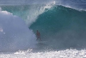 Tarde de gala em Pipeline, com Miguel Pupo, Barron Mamiya, Seth Moniz, Zeke Lau, entre outros