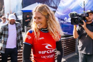 Stephanie Gilmore entrou no heat dos ìcones