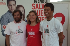 SURFISTAS JUNTAM-SE A CAUSA NOBRE  E SALVAM 3 VIDAS