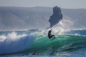 A costa vicentina está ameaçada. 