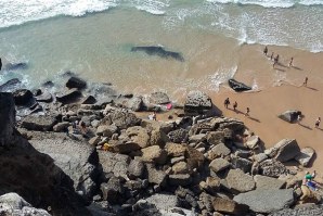 DOIS BODYBOARDERS EM DIFICULDADES NAS AZENHAS DO MAR