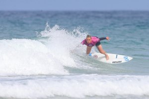 YOLANDA HOPKING DESTACA-SE NO PRIMEIRO DIA DE PROVAS DO ROXY OPEN EM INGLATERRA