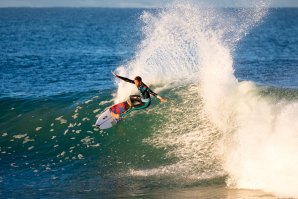 Frederico Morais a rasgar as direitas de J-Bay.