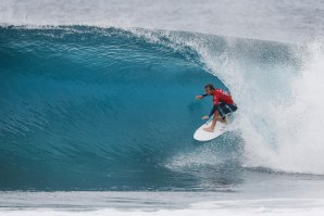 O australiano Josh Kerr é um dos surfistas sem patrocinador principal no momento.