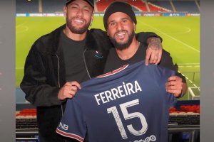 Italo Ferreira e amigos recebidos por Neymar em Paris