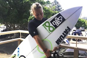 Yolanda Hopkins, garra, dedicação, foco e muito surf no pé. click arquivo pessoal