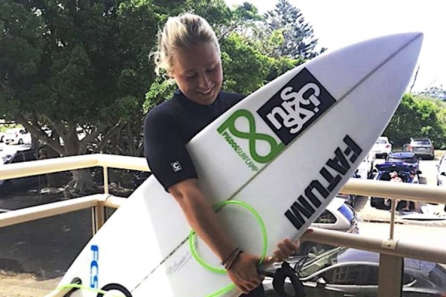 Yolanda Hopkins, garra, dedicação, foco e muito surf no pé. click arquivo pessoal