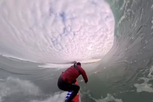 O impressionante video que mostra um surfista dentro de um Tubo Gigante na Nazaré