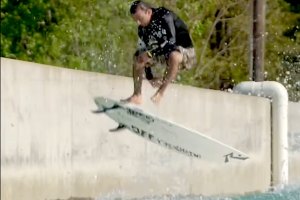 “Superman 360 shuv-it” uma manobra "inédita" por Zeke Szekely