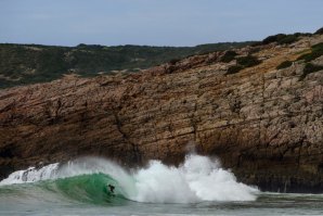 DO ALGARVE ATÉ AOS COXOS UMA DAS PRIMEIRAS ONDULAÇÕES DA TEMPORADA